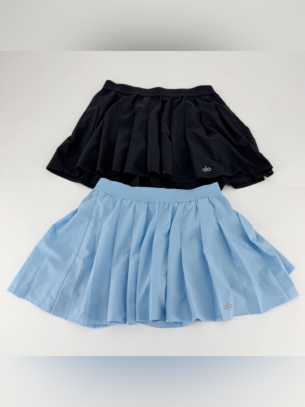 2 ALO Yoga Pleated Varsity Tennis Skirt Skorts XS Light Blue & Black